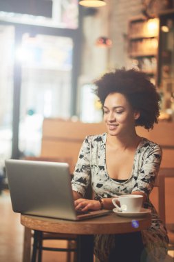 Güzel melez kadın. 