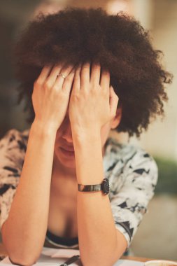 Genç karışık ırk kadın  