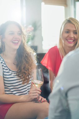 Evde arkadaşlarım iyi eğlenceler 