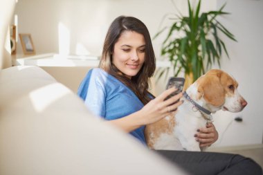 kadın ile köpek tur üzerinde