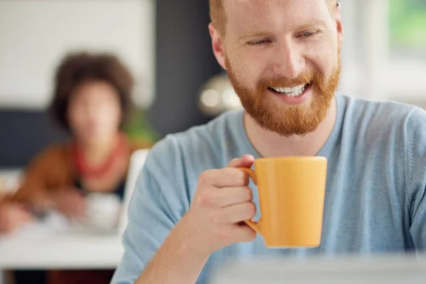 Mensen uit het bedrijfsleven werken — Stockfoto