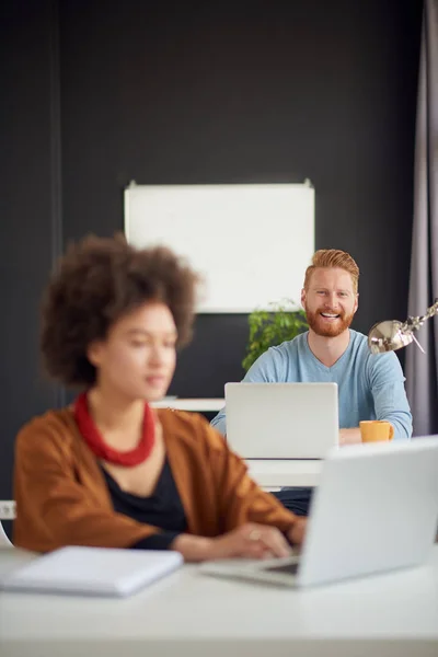 Young man and woman colleagues — Stock Photo, Image