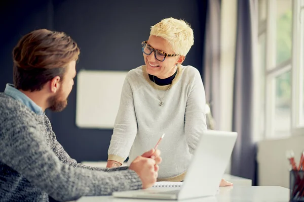 Young man and woman colleagues — Stock Photo, Image