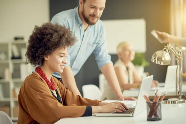 Gente de negocios trabajando —  Fotos de Stock