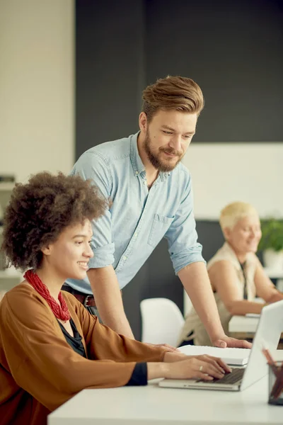 Gente de negocios trabajando — Foto de Stock