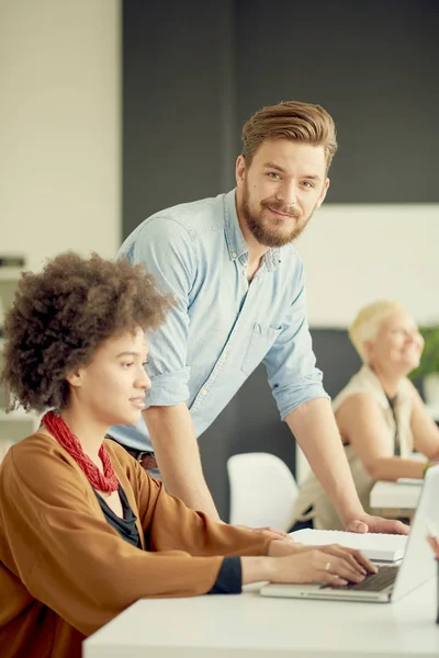 Gente de negocios trabajando — Foto de Stock