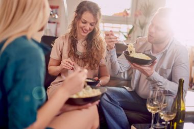 Evde arkadaşlarım iyi eğlenceler