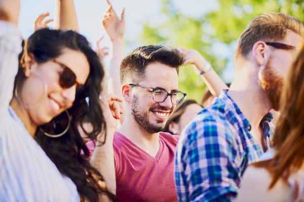 Jeunes en fête — Photo