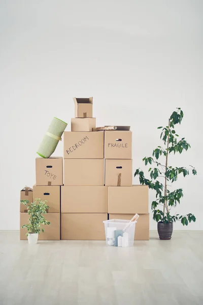 Many boxes with stuff — Stock Photo, Image