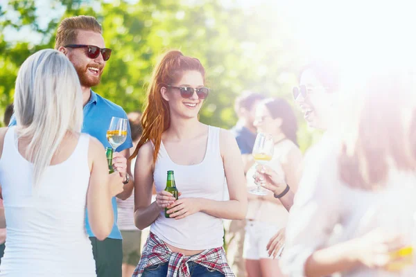 Jeunes en fête — Photo