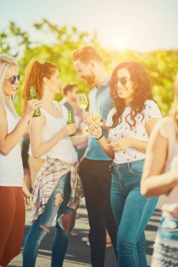 İnsanlar eğlenmek parti 