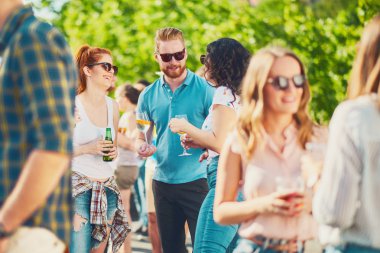 İnsanlar eğlenmek parti 