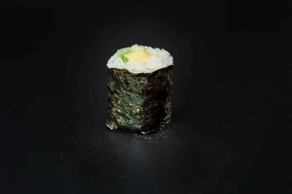 Jeden kawałek sushi — Zdjęcie stockowe