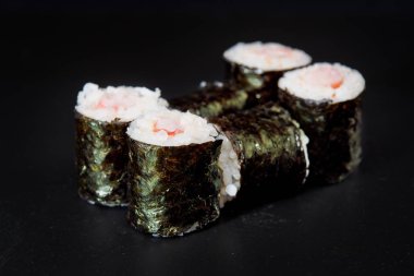 taze yapılmış suşi 