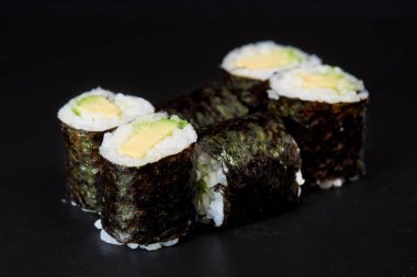 taze yapılmış suşi 