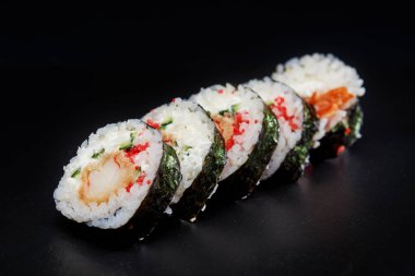 taze yapılmış suşi 