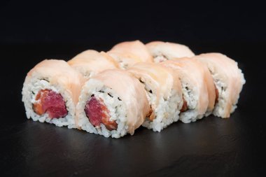 taze yapılmış suşi 