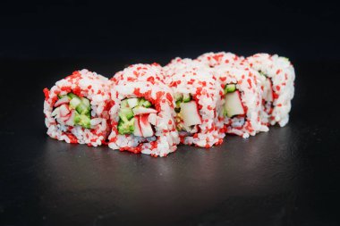 taze yapılmış suşi 