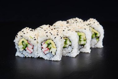 taze yapılmış suşi 