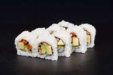 taze yapılmış suşi 