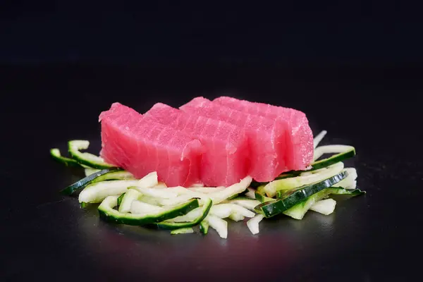Pezzi di pesce e verdure — Foto Stock