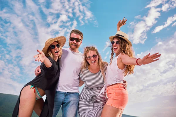 Junge Leute haben Spaß — Stockfoto