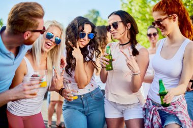 İnsanlar eğlenmek parti 