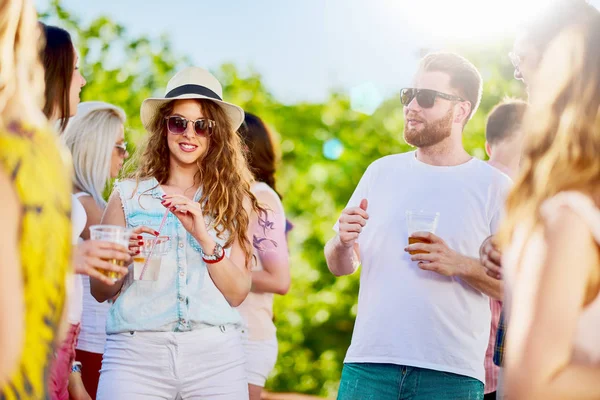 Folk har kul på fest — Stockfoto