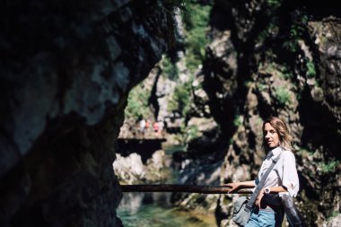 Genç güzel kadın.