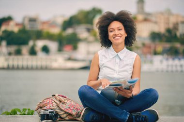 Karışık yarış gülümseyen turizm