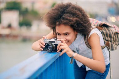 Karışık yarış gülümseyen turizm