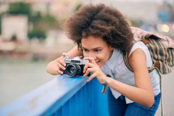 Karışık yarış gülümseyen turizm