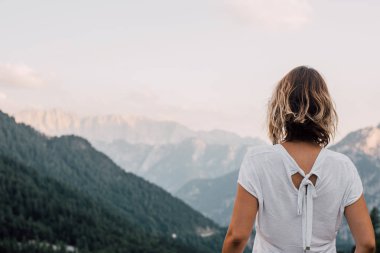 Genç güzel kadın. 