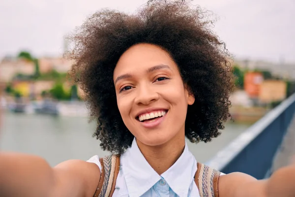 Razza mista turista donna — Foto Stock