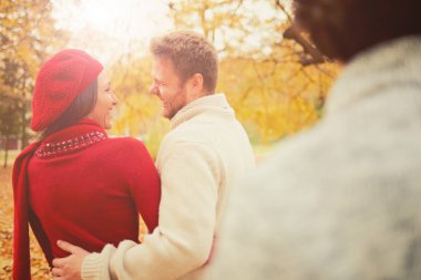 Güzel çift eğlenmek  