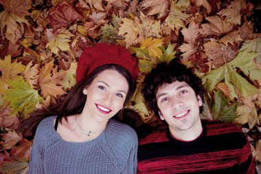 Güzel çift eğlenmek  