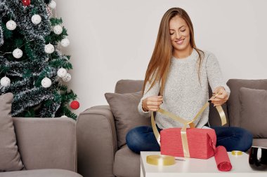 hediye kutusu kaydırma kadın