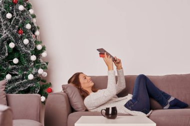 Genç Kız Online alışveriş yapma