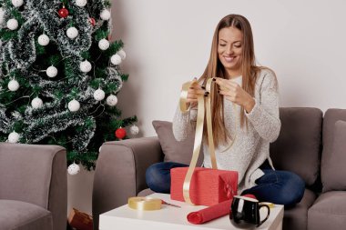 hediye kutusu kaydırma kadın