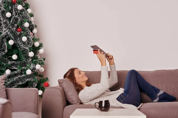 Genç Kız Online alışveriş yapma