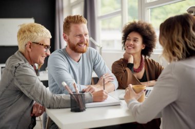 Ofiste çalışanlar 