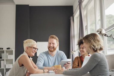 Ofiste çalışanlar 