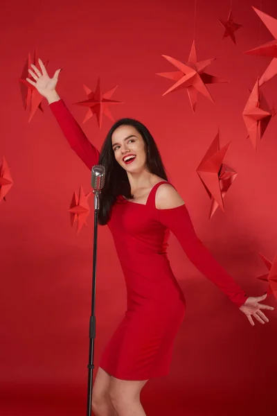 Beautiful woman singer with retro microphone — Stock Photo, Image