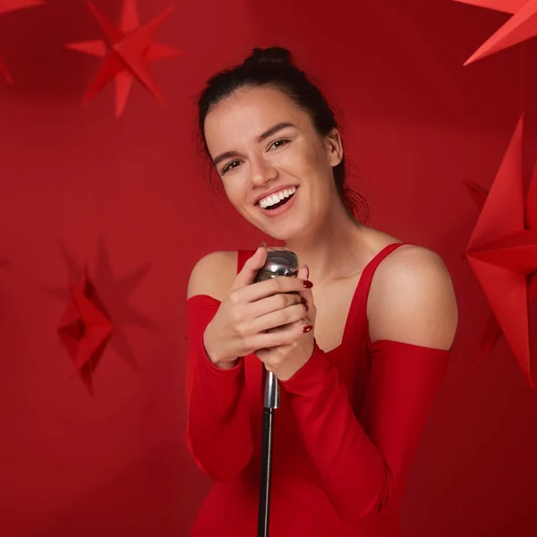 Beautiful Woman Singer Retro Microphone Red Studio — Stock Photo, Image