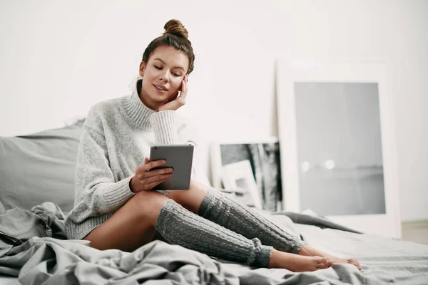 Young Woman Using Tablet While Lying Bed — Stock Photo, Image