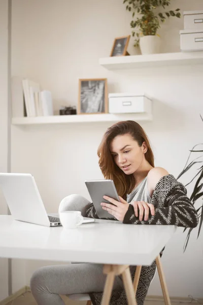 Young Pretty Woman Using Laptop Home Freelance Concept — Stock Photo, Image