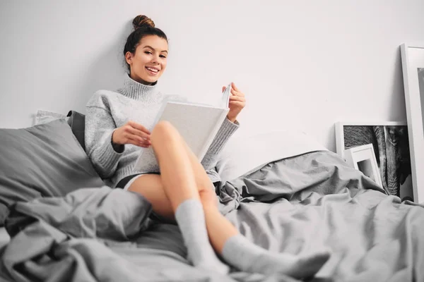 Girl Sitting Bed Reading Book Morning — Stock Photo, Image