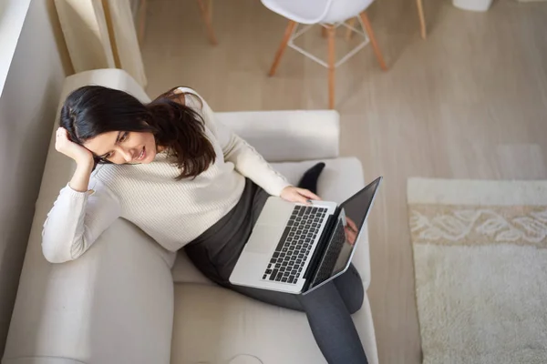 Jovem Mulher Trabalhando Casa Conceito Freelance — Fotografia de Stock