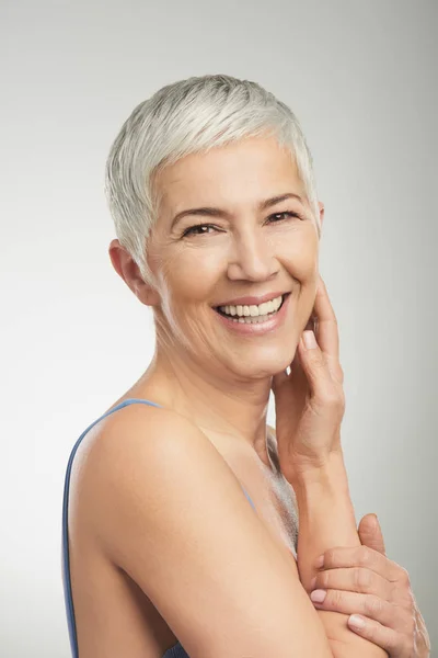 Portrait of beautiful senior woman in front of white background. — Stock Photo, Image