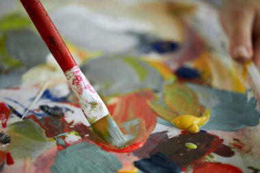 Renkleri seçmek resim fırçasının yakın çekim